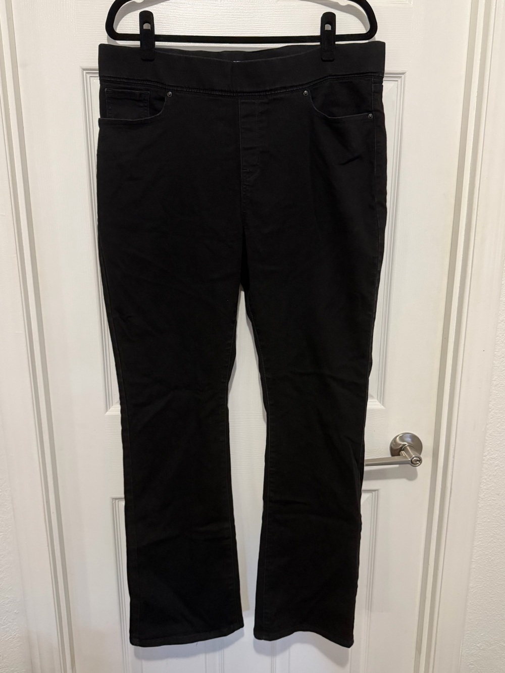 Signature by Levi Strauss Black Totally Shaping Pull-On Bootcut Jeans